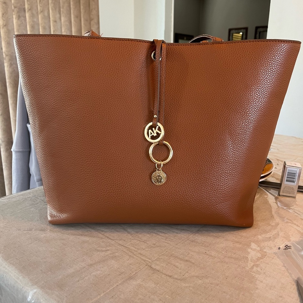 Women’s Anne Klein pocketbook